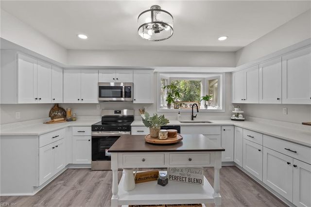 528 Woodlake Rd RD, Virginia Beach, VA 23452