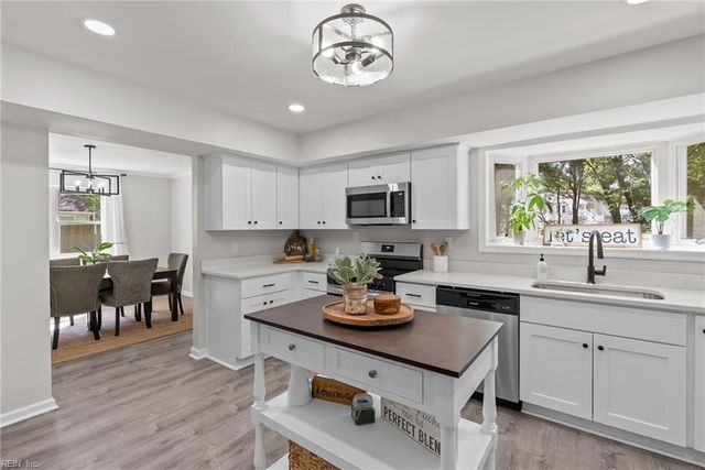 528 Woodlake Rd RD, Virginia Beach, VA 23452