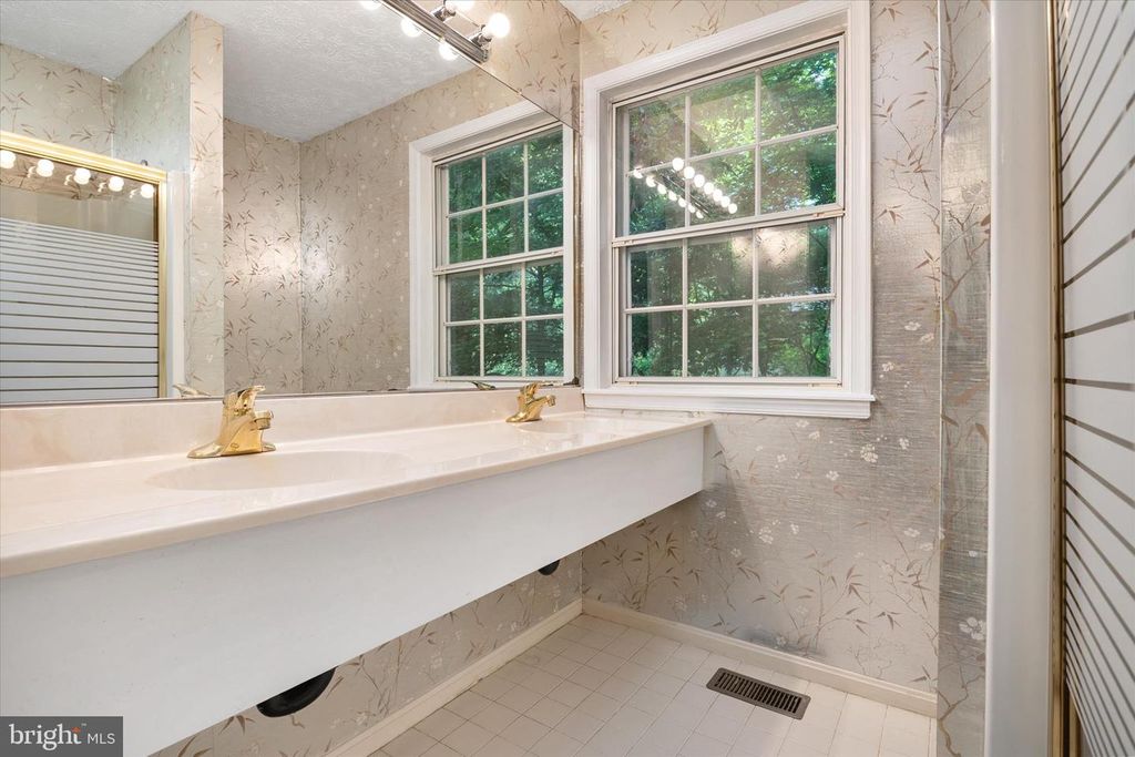 Image 28 of property listing at 1647 HOMEWOOD RD, Annapolis, MD 21409