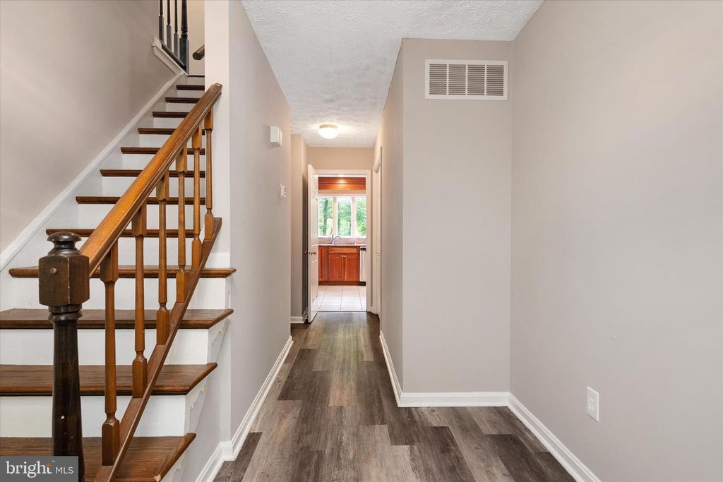 Image 4 of property listing at 1647 HOMEWOOD RD, Annapolis, MD 21409
