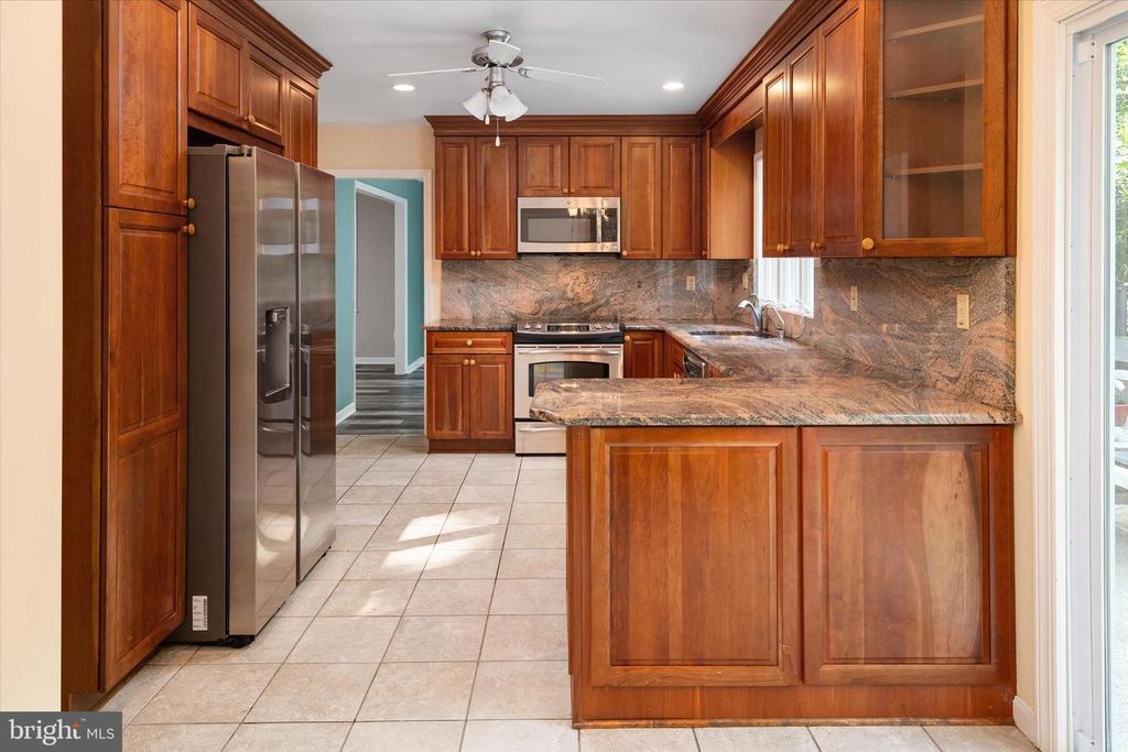 Image 6 of property listing at 1647 HOMEWOOD RD, Annapolis, MD 21409