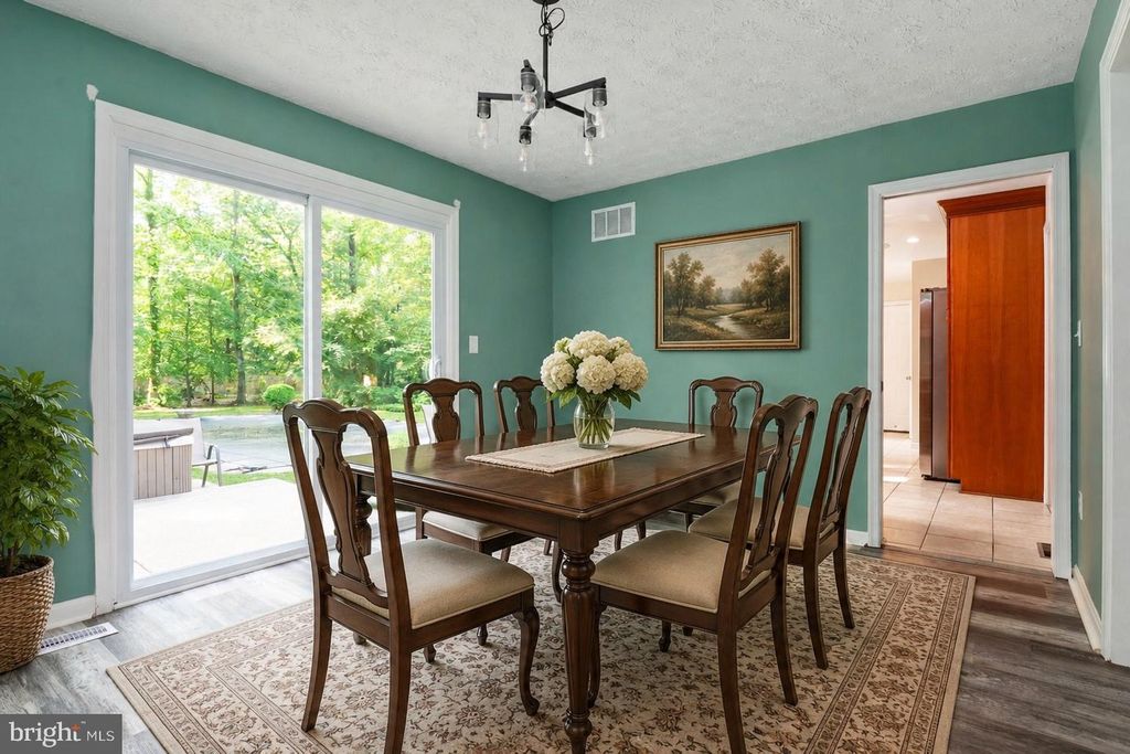 Image 8 of property listing at 1647 HOMEWOOD RD, Annapolis, MD 21409