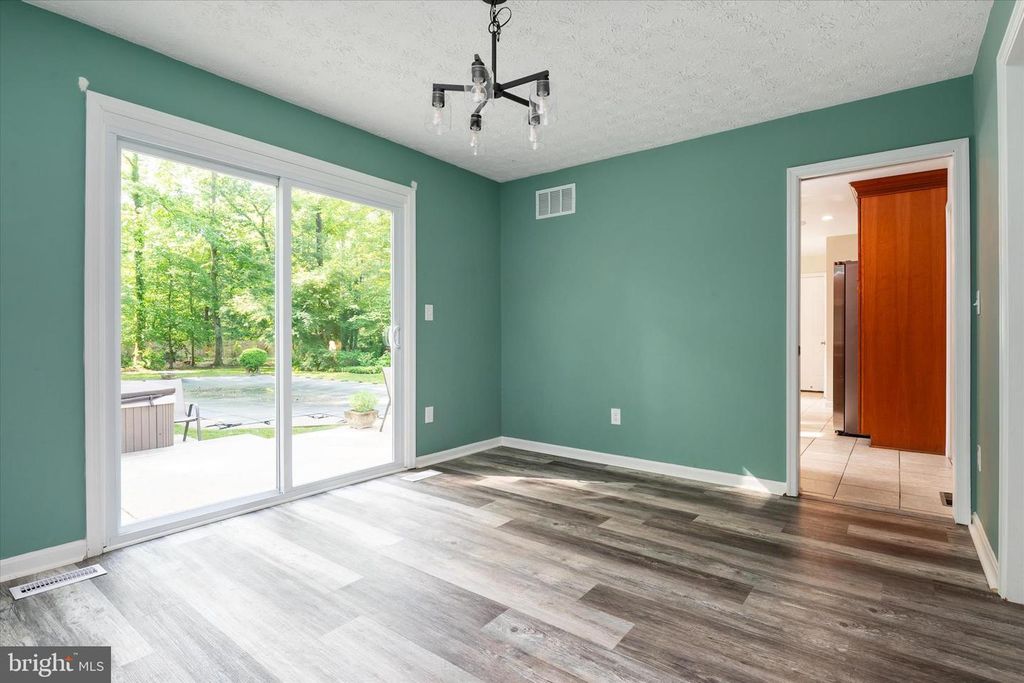 Image 9 of property listing at 1647 HOMEWOOD RD, Annapolis, MD 21409