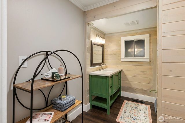 2010 Shamrock Drive NW, Bremerton, WA 98312