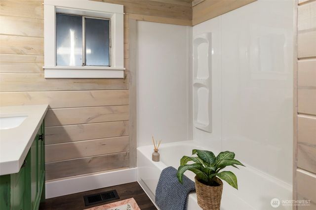 2010 Shamrock Drive NW, Bremerton, WA 98312