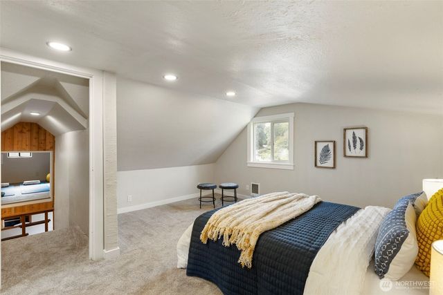 2010 Shamrock Drive NW, Bremerton, WA 98312