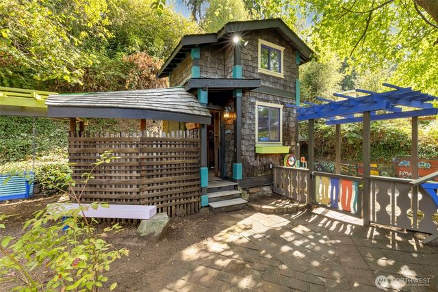 2010 Shamrock Drive NW, Bremerton, WA 98312