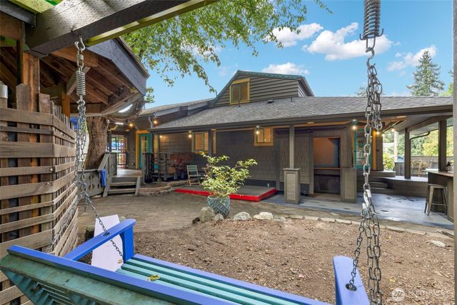 2010 Shamrock Drive NW, Bremerton, WA 98312