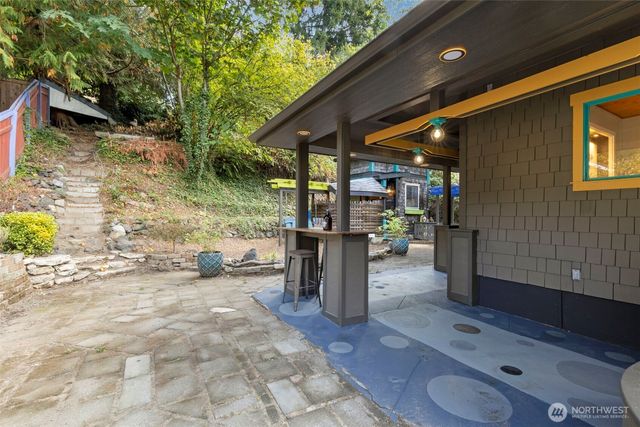 2010 Shamrock Drive NW, Bremerton, WA 98312