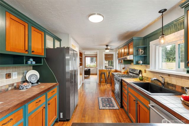 2010 Shamrock Drive NW, Bremerton, WA 98312