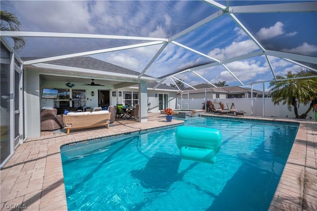 1814 SW 22nd TER, Cape Coral, FL 33991