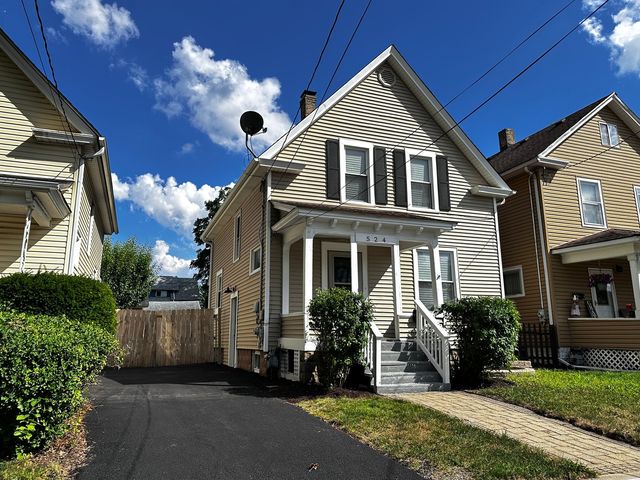 524 WOODLAWN Avenue, Aurora, IL 60506