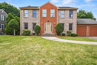 3 Westview Ter, Woburn, MA 01801