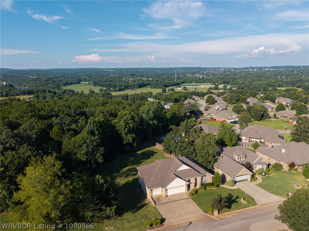 2710 Parkway Lane 2710 Parkway Lane