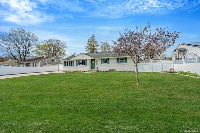 3114 Connecticut Avenue, Medford, NY 11763