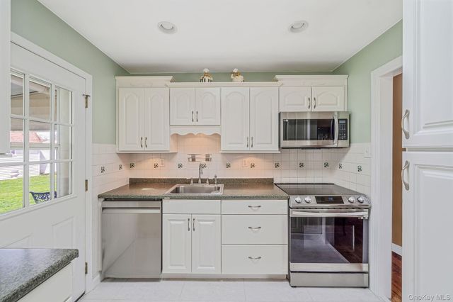 3114 Connecticut Avenue, Medford, NY 11763