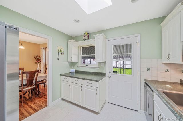3114 Connecticut Avenue, Medford, NY 11763