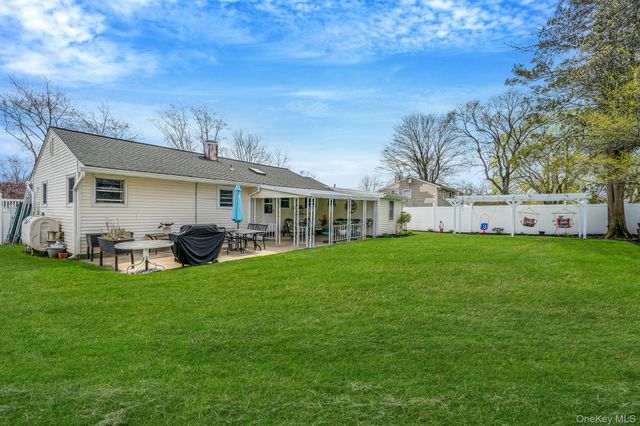 3114 Connecticut Avenue, Medford, NY 11763