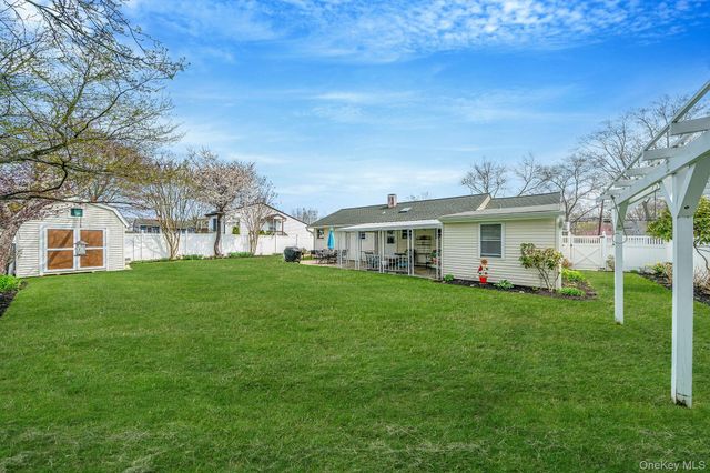 3114 Connecticut Avenue, Medford, NY 11763
