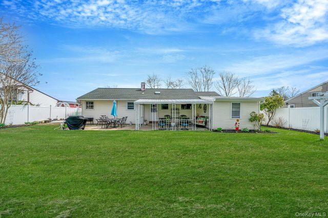 3114 Connecticut Avenue, Medford, NY 11763