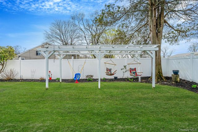 3114 Connecticut Avenue, Medford, NY 11763