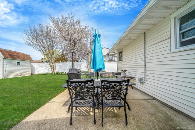 3114 Connecticut Avenue, Medford, NY 11763