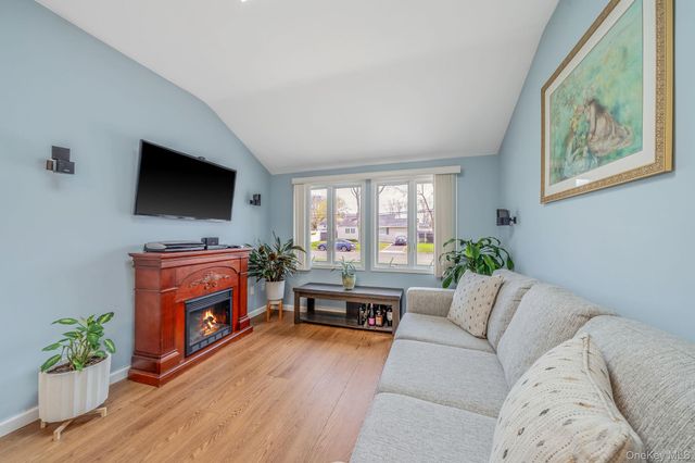 3114 Connecticut Avenue, Medford, NY 11763