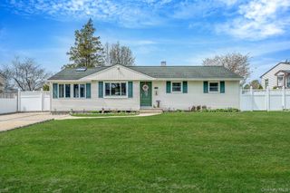 3114 Connecticut Avenue, Medford, NY 11763