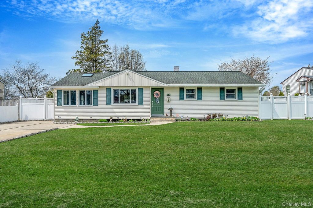 3114 Connecticut Avenue, Medford, NY 11763