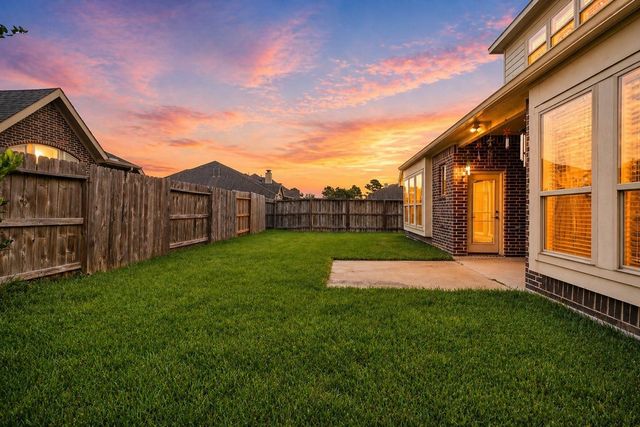 2102 Rolling Fog Drive, Pearland, TX 77584