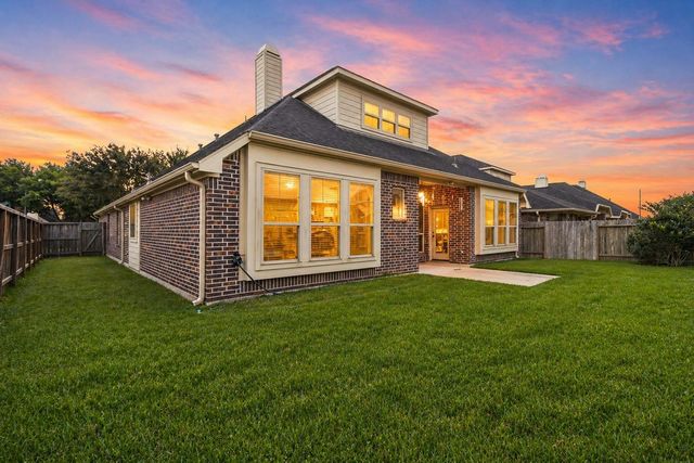 2102 Rolling Fog Drive, Pearland, TX 77584