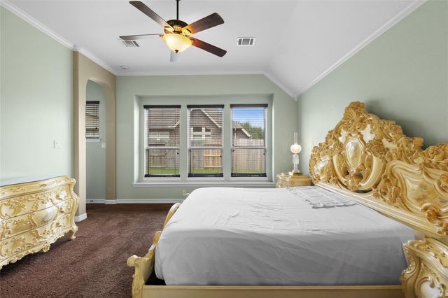 2102 Rolling Fog Drive, Pearland, TX 77584