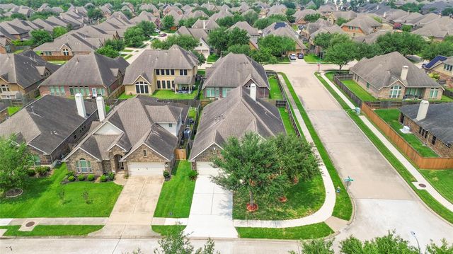 2102 Rolling Fog Drive, Pearland, TX 77584