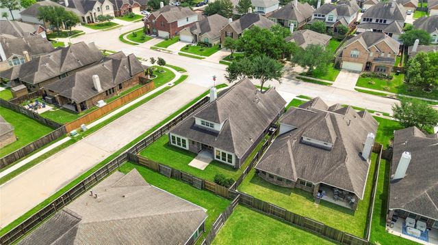 2102 Rolling Fog Drive, Pearland, TX 77584