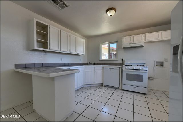 9402 MONTGOMERY Drive, El Paso, TX 79924