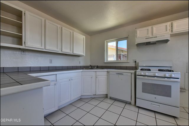 9402 MONTGOMERY Drive, El Paso, TX 79924