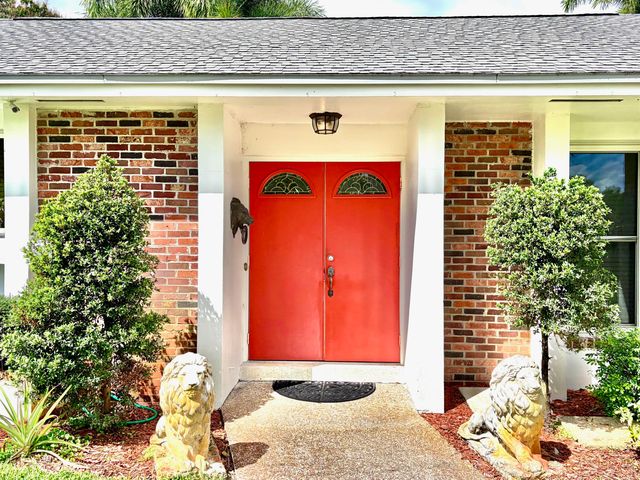 8 Bell Lane, Palm Springs, FL 33406