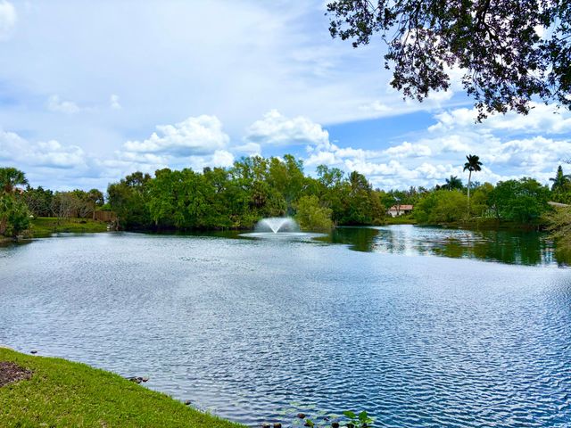 8 Bell Lane, Palm Springs, FL 33406