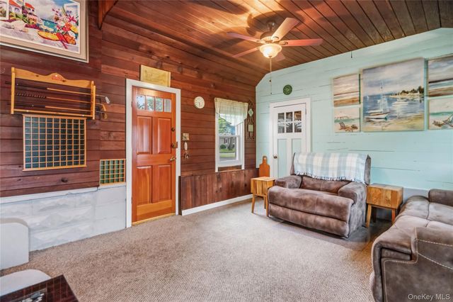 19 Roy Avenue, West Islip, NY 11795