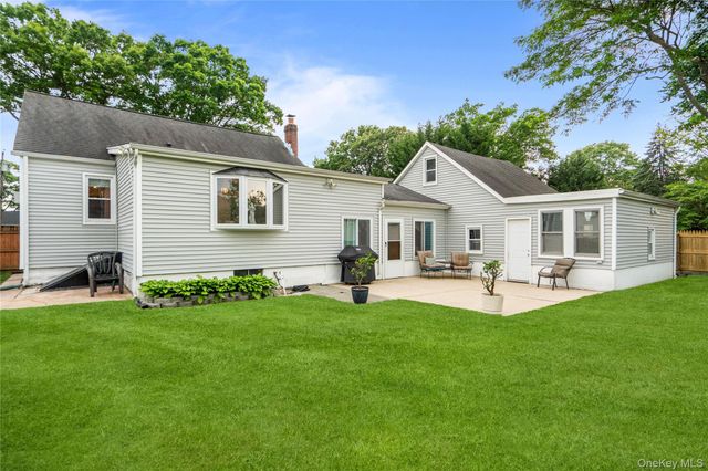 19 Roy Avenue, West Islip, NY 11795