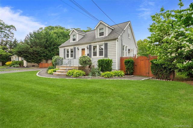 19 Roy Avenue, West Islip, NY 11795