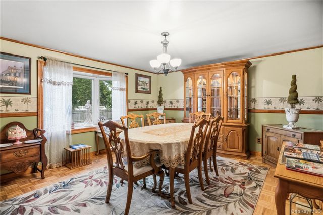 19 Roy Avenue, West Islip, NY 11795