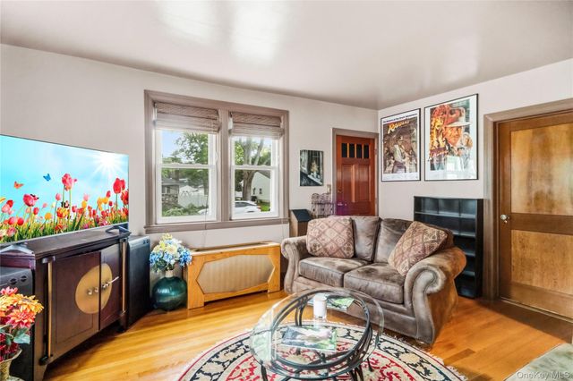 19 Roy Avenue, West Islip, NY 11795