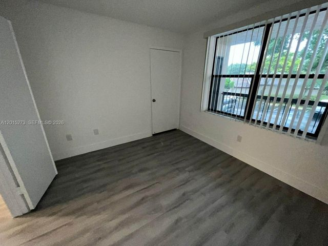4561 W Mcnab Road 17, Pompano Beach, FL 33069