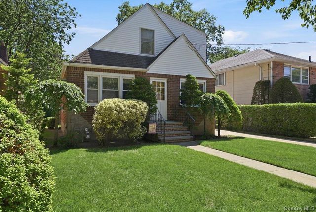 154 Cypress Street, Floral Park, NY 11001