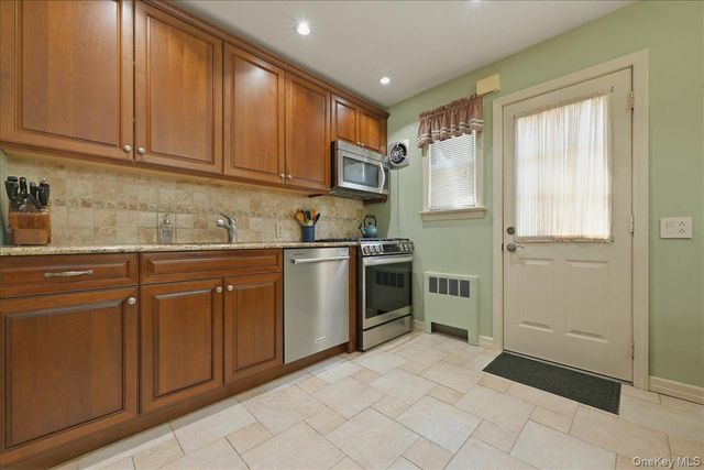 154 Cypress Street, Floral Park, NY 11001