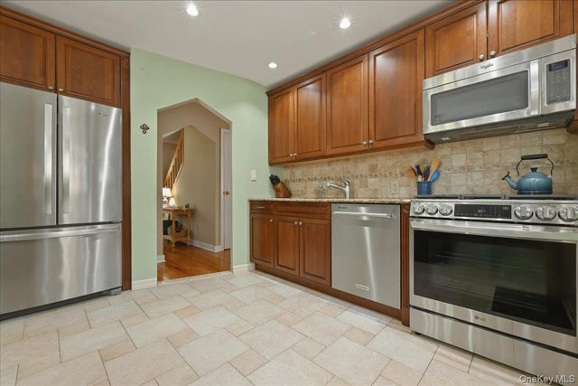 154 Cypress Street, Floral Park, NY 11001