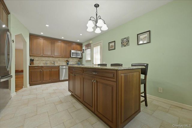154 Cypress Street, Floral Park, NY 11001