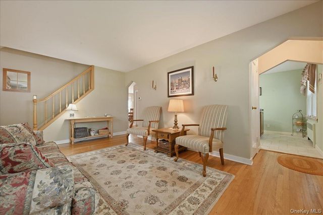 154 Cypress Street, Floral Park, NY 11001