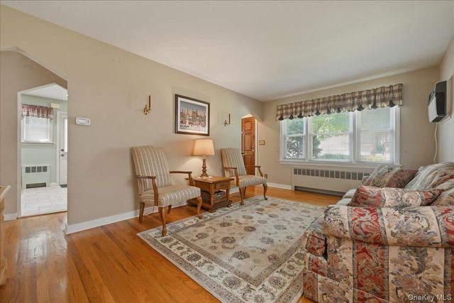 154 Cypress Street, Floral Park, NY 11001